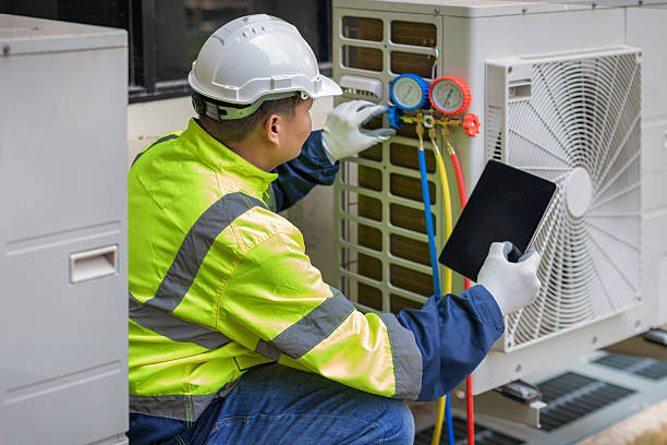 Professional Hvac Installation technician working in Omaha, TX